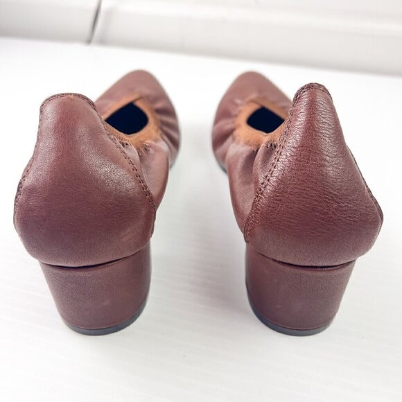 Vaneli Brown Leather Pump Size 8 Elasticized Top Classic Style - Picture 9 of 11
